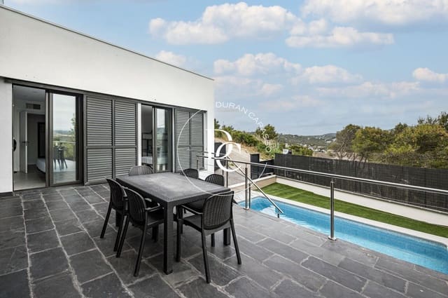 Chalet de 3 habitaciones en Canyelles en venta - 680.000 € (Ref: 9904661)