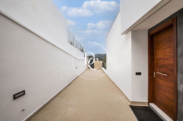 Chalet de 3 habitaciones en Canyelles en venta - 680.000 € (Ref: 9904661)