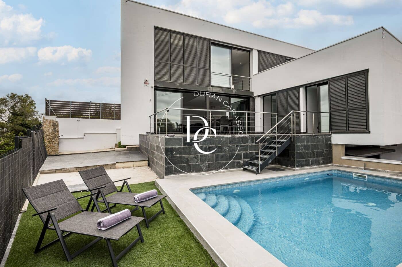 Chalet de 3 habitaciones en Canyelles en venta con piscina - 680.000 € (Ref: 9904661)