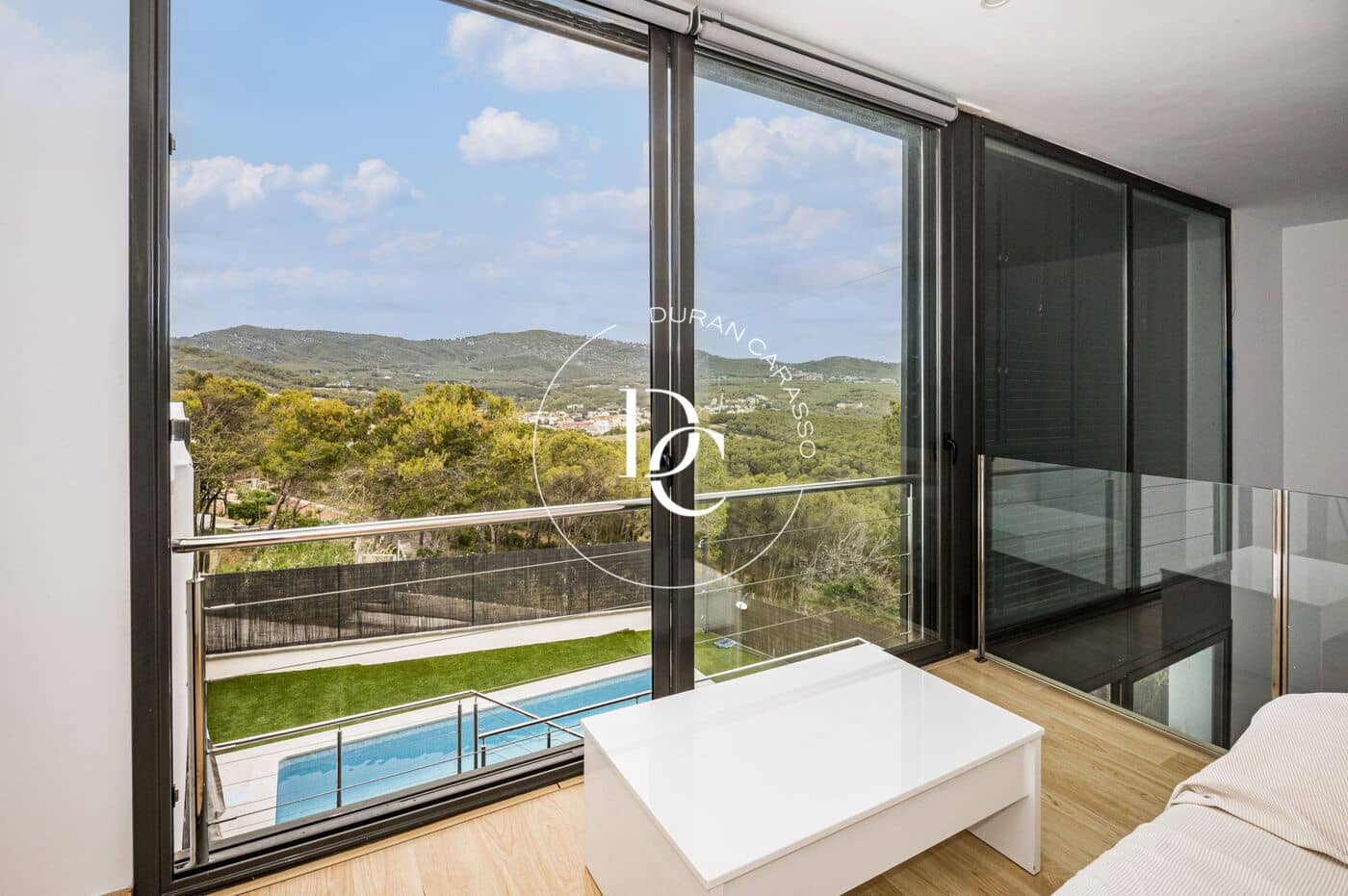 Chalet de 3 habitaciones en Canyelles en venta con piscina - 680.000 € (Ref: 9904661)