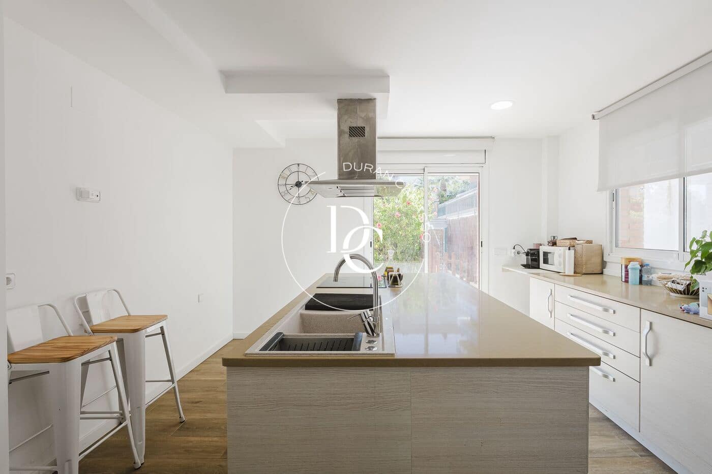 4 bedroom Apartment for rent in Sitges with pool garage - € 2,500 (Ref: 9907032)