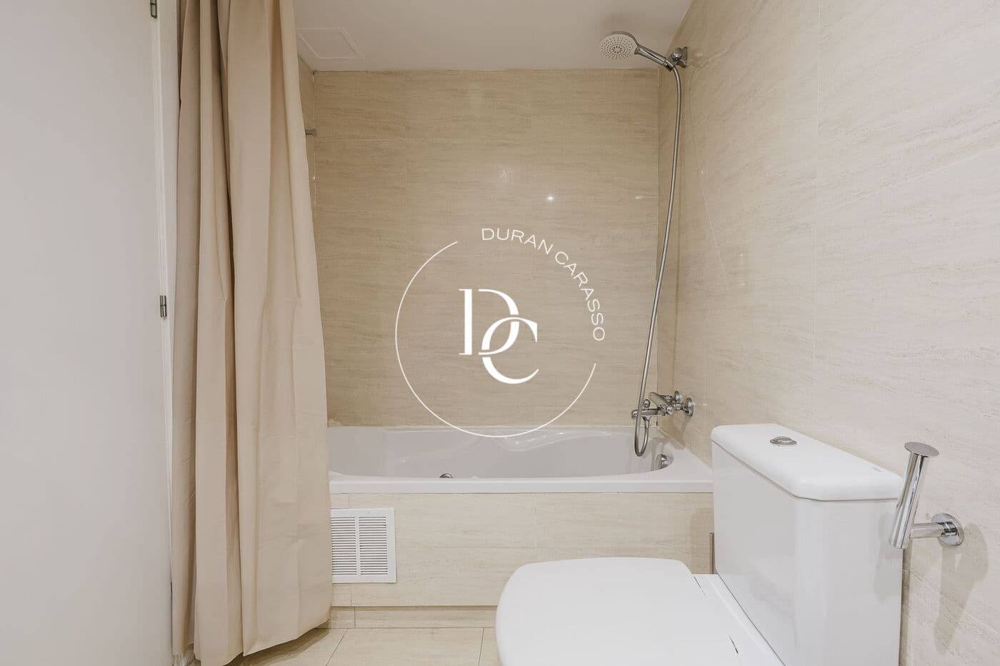 4 bedroom Apartment for rent in Sitges with pool garage - € 2,500 (Ref: 9907032)