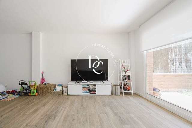 4 bedroom Apartment for rent in Sitges with pool garage - € 2,500 (Ref: 9907032)