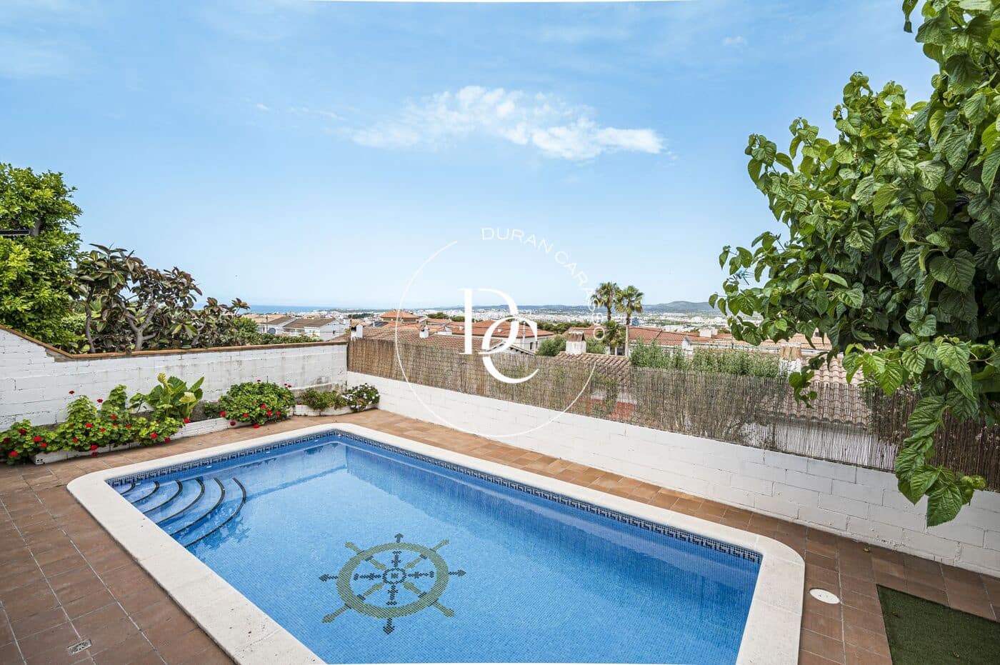 5 soverom Kjedet enebolig til salgs i Sant Pere de Ribes med svømmebasseng - € 585 000 (Ref: 9915996)