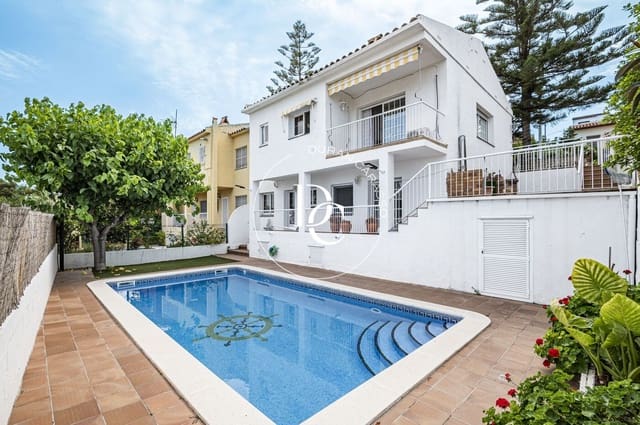 5 soverom Kjedet enebolig til salgs i Sant Pere de Ribes med svømmebasseng - € 585 000 (Ref: 9915996)