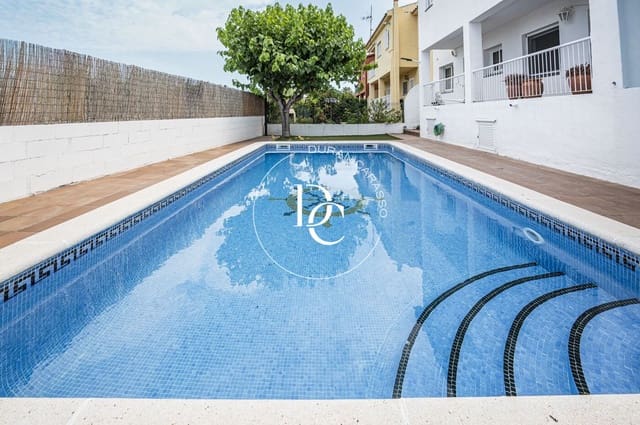 5 soverom Kjedet enebolig til salgs i Sant Pere de Ribes med svømmebasseng - € 585 000 (Ref: 9915996)