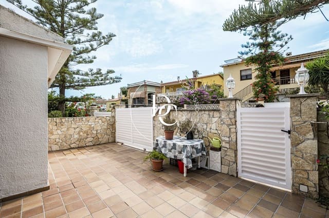 5 soverom Kjedet enebolig til salgs i Sant Pere de Ribes med svømmebasseng - € 585 000 (Ref: 9915996)