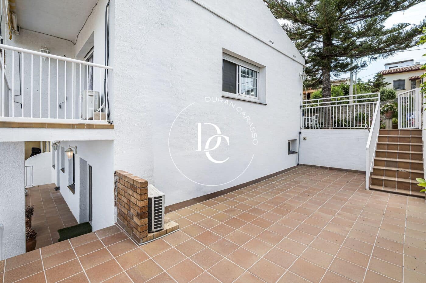 5 soverom Kjedet enebolig til salgs i Sant Pere de Ribes med svømmebasseng - € 585 000 (Ref: 9915996)