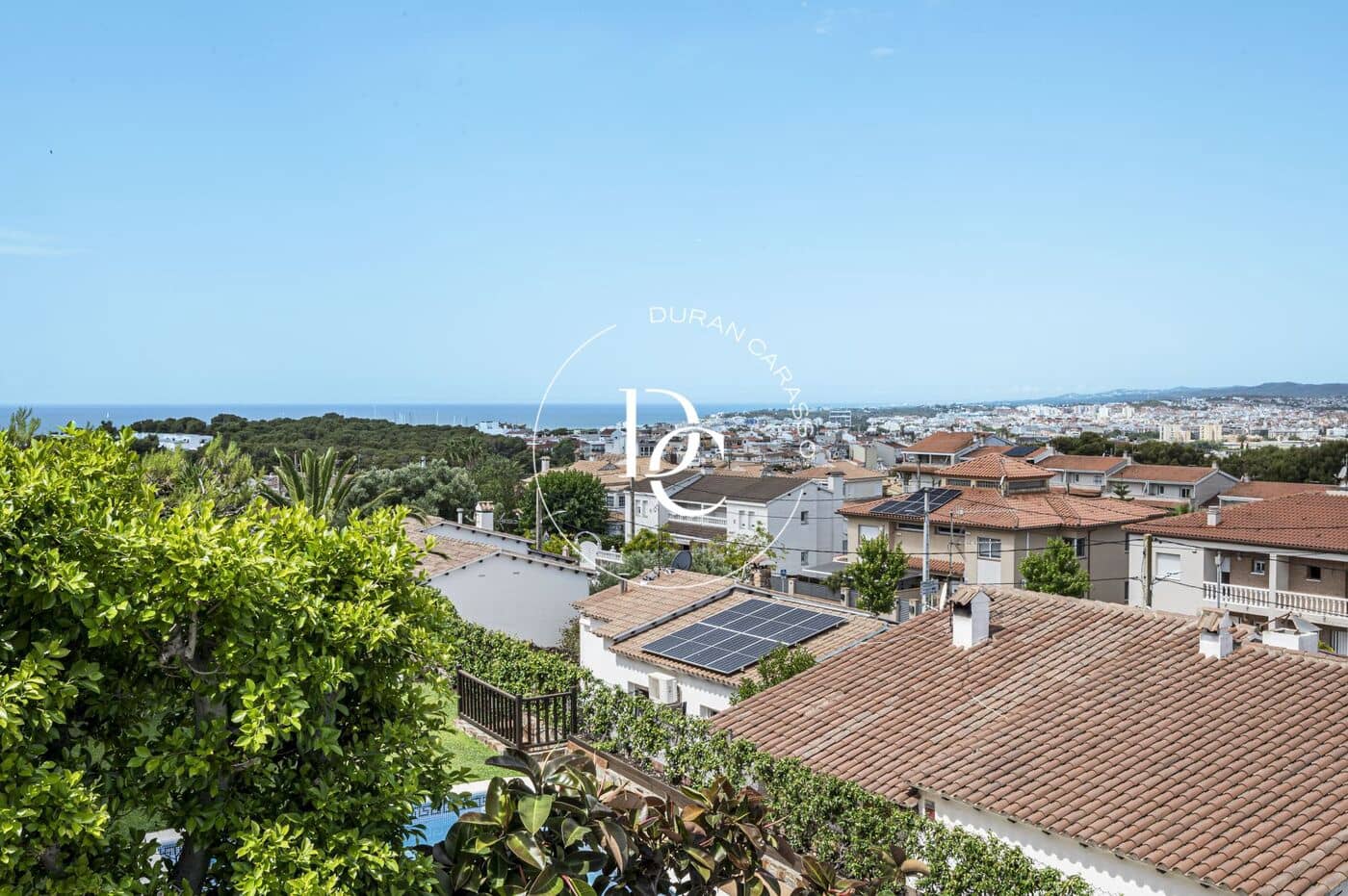 5 soverom Kjedet enebolig til salgs i Sant Pere de Ribes med svømmebasseng - € 585 000 (Ref: 9915996)