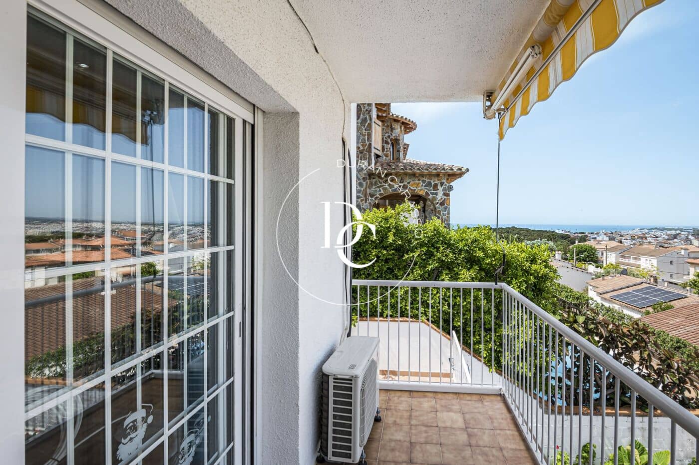 5 soverom Kjedet enebolig til salgs i Sant Pere de Ribes med svømmebasseng - € 585 000 (Ref: 9915996)