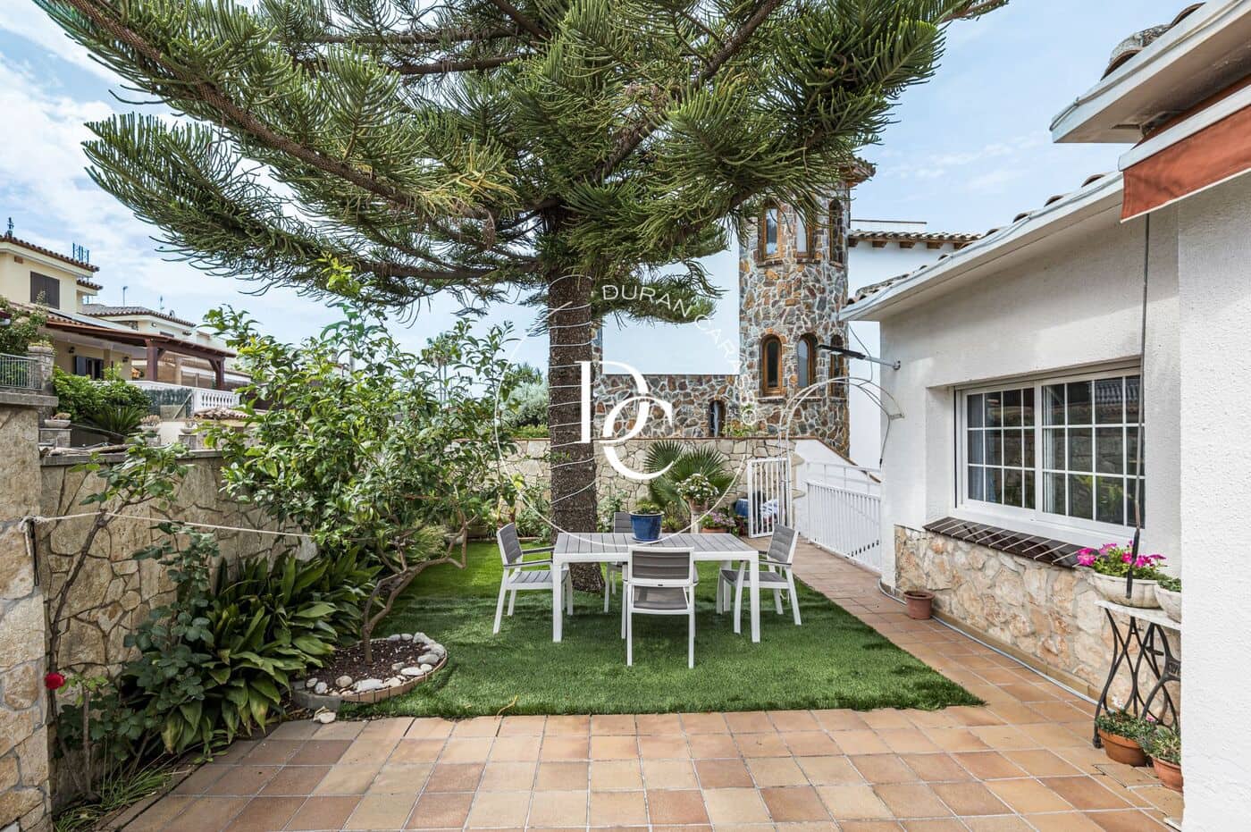 5 soverom Kjedet enebolig til salgs i Sant Pere de Ribes med svømmebasseng - € 585 000 (Ref: 9915996)
