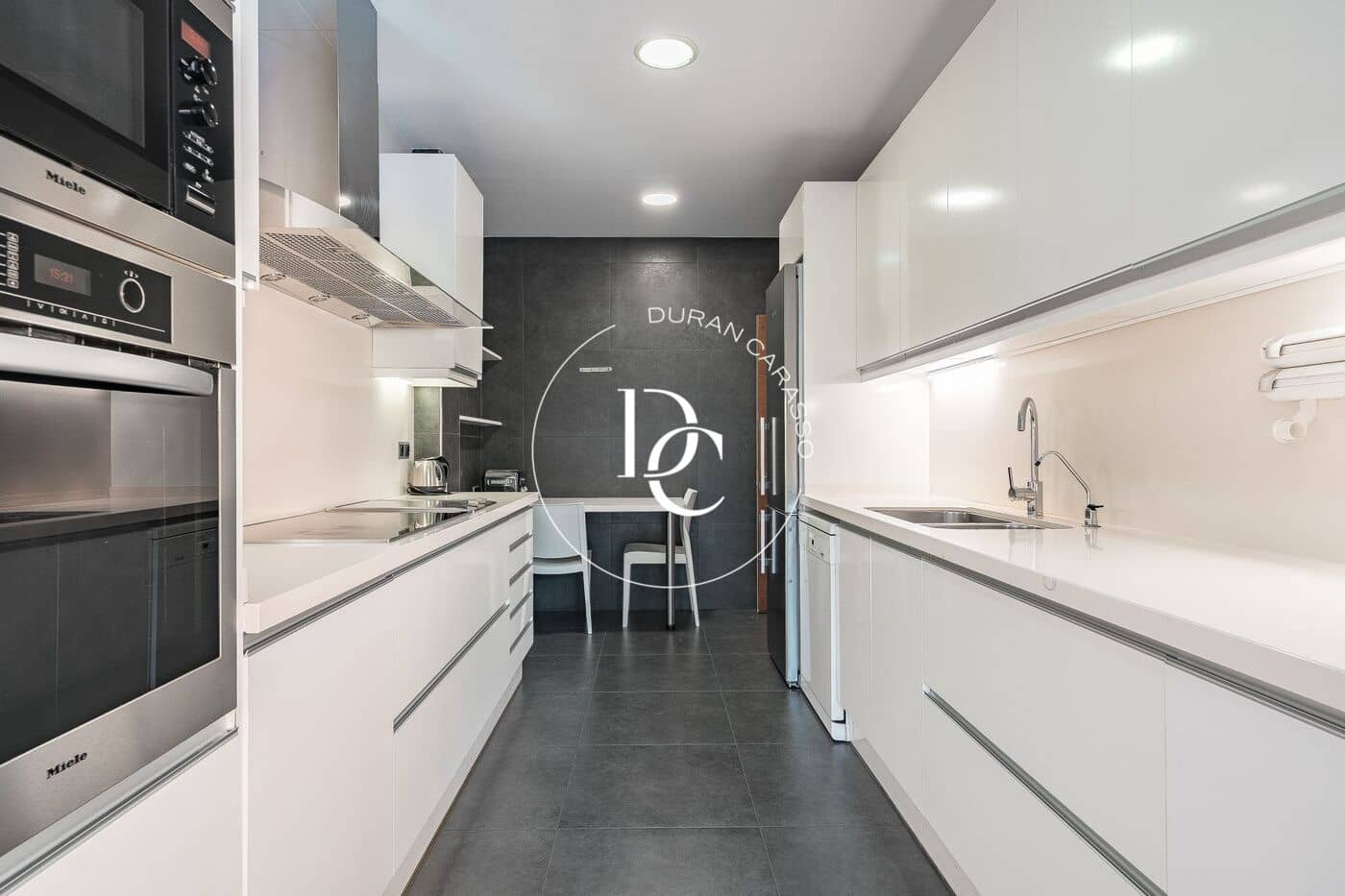 6 bedroom Villa for rent in Barcelona city with pool garage - € 5,900 (Ref: 9927580)
