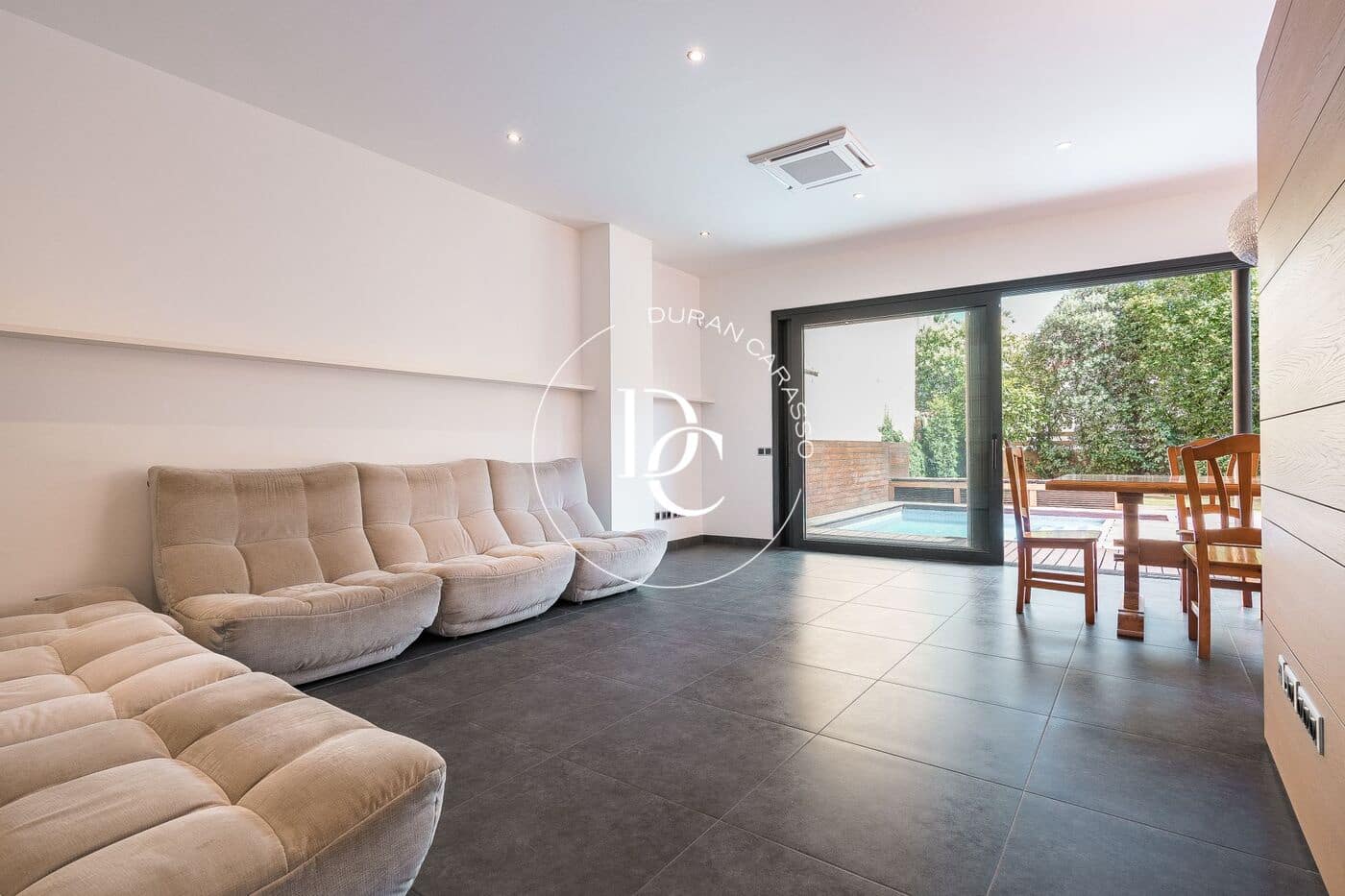 6 bedroom Villa for rent in Barcelona city with pool garage - € 5,900 (Ref: 9927580)