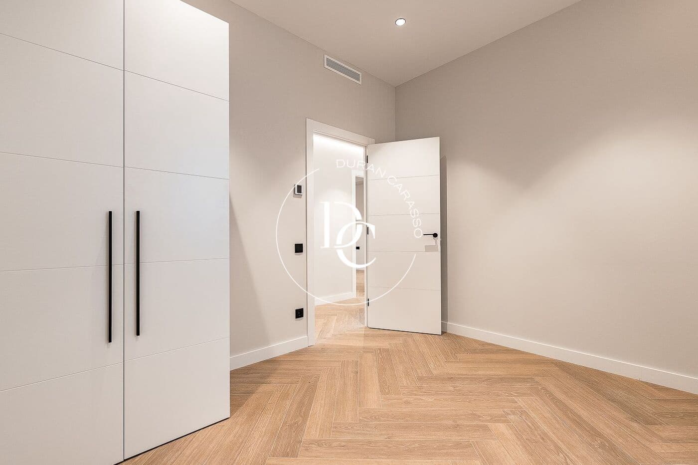 4 soveværelse Lejlighed til salg i Barcelona by - € 1.180.000 (Ref: 9933921)