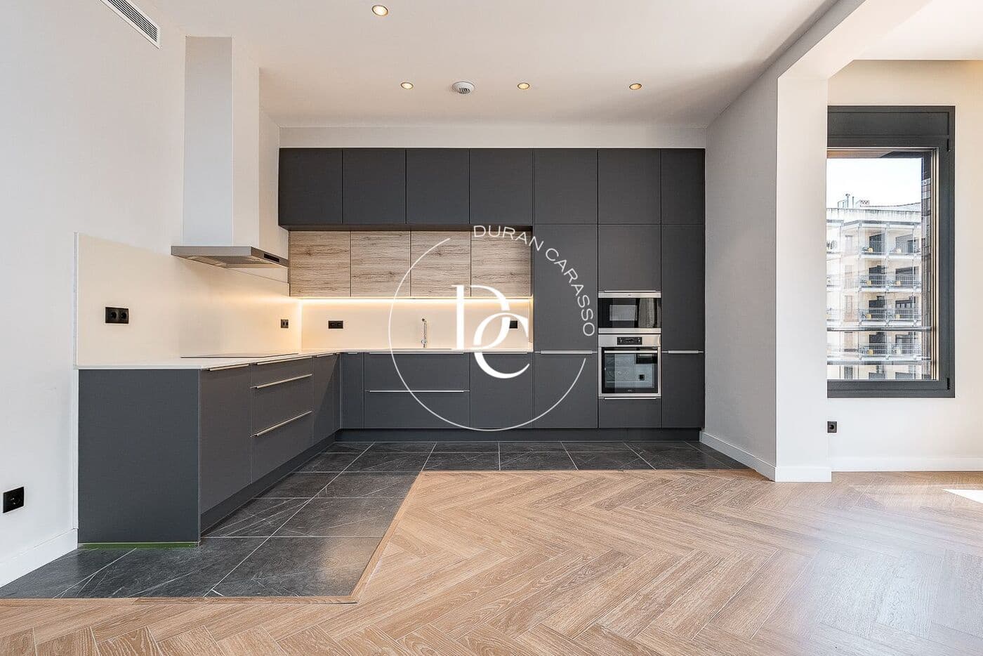 4 soveværelse Lejlighed til salg i Barcelona by - € 1.180.000 (Ref: 9933921)