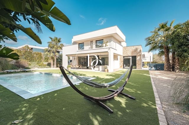 4 soveværelse Villa til salg i Sitges med swimmingpool - € 3.190.000 (Ref: 9983116)