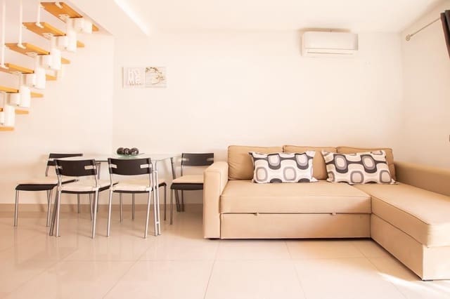 2 makuuhuone Bungalow vuokrattavana paikassa Playa del Inglés, San Bartolomé de Tirajana mukana uima-altaan - 1 200 € (Ref: 9165837)