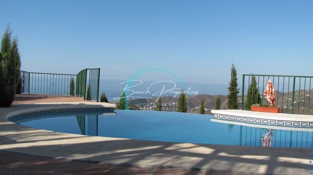 4 chambre Maison de Ville à vendre à Torrox Pueblo, Torrox avec piscine - 950 000 € (Ref: 10085342)