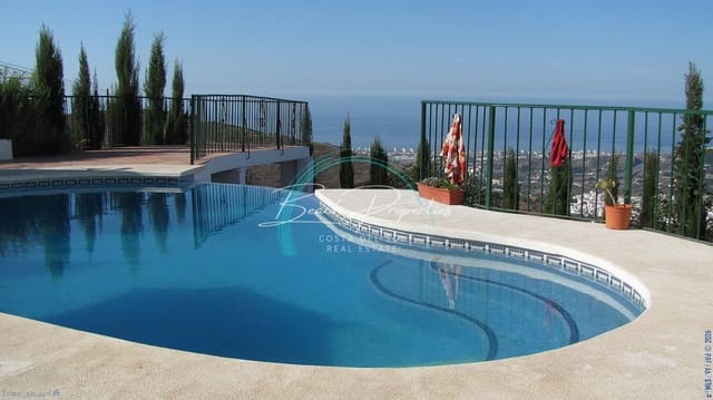 4 chambre Maison de Ville à vendre à Torrox Pueblo, Torrox avec piscine - 950 000 € (Ref: 10085342)