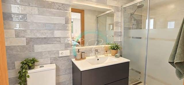 1 quarto Moradia para arrendar em Torrox Pueblo, Torrox com piscina garagem - 1 300 € (Ref: 10097397)