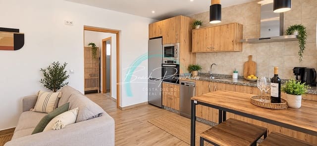1 quarto Moradia para arrendar em Torrox Pueblo, Torrox com piscina garagem - 1 300 € (Ref: 10097397)