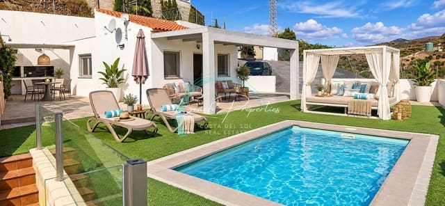 1 quarto Moradia para arrendar em Torrox Pueblo, Torrox com piscina garagem - 1 300 € (Ref: 10097397)
