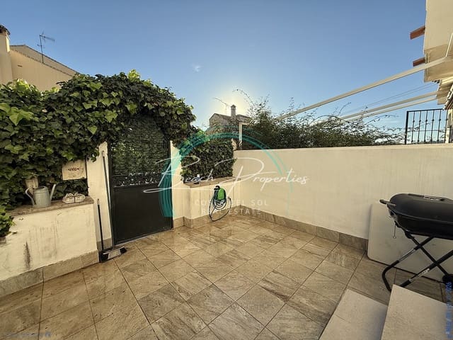 4 bedroom Terraced Villa for sale in Torre del Mar, Vélez-Málaga with garage - € 389,000 (Ref: 10110413)