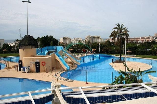 Studio te koop in Benalmadena Costa, Benalmádena met zwembad - € 180.000 (Ref: 10114555)