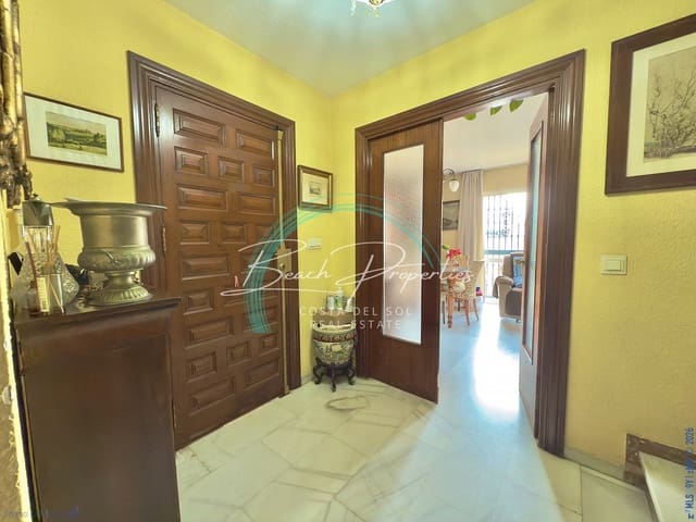 Pareado de 7 habitaciones en Torre del Mar, Vélez-Málaga en venta con piscina garaje - 850.000 € (Ref: 10127330)