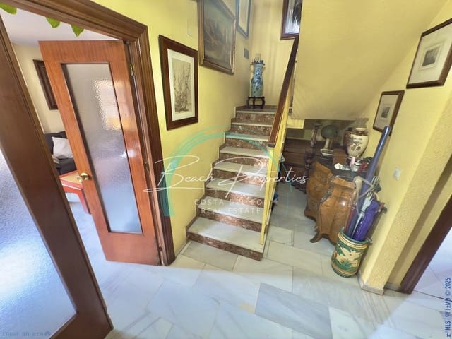 Pareado de 7 habitaciones en Torre del Mar, Vélez-Málaga en venta con piscina garaje - 850.000 € (Ref: 10127330)