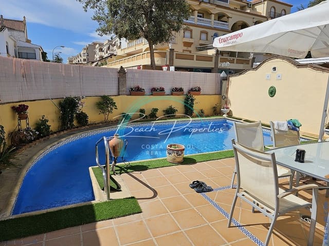 Pareado de 7 habitaciones en Torre del Mar, Vélez-Málaga en venta con piscina garaje - 850.000 € (Ref: 10127330)