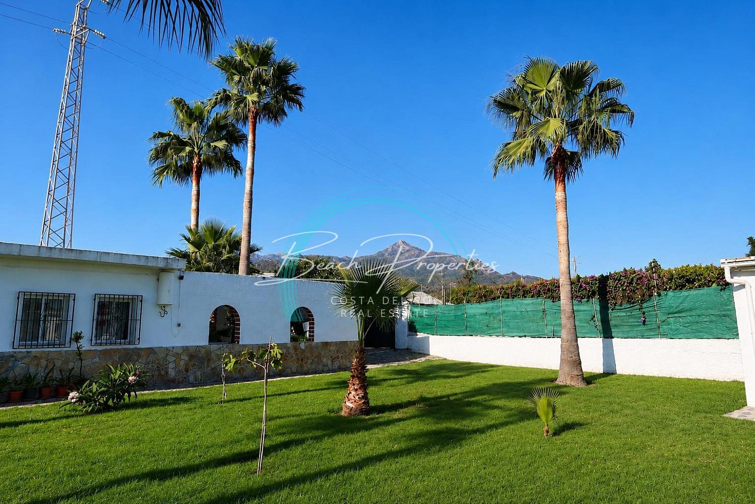 Chalet de 3 habitaciones en Nerja en alquiler con piscina garaje - 1.200 € (Ref: 10138870)