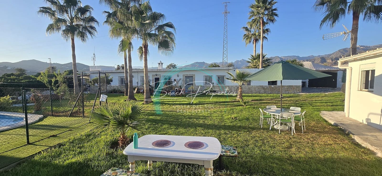 Chalet de 3 habitaciones en Nerja en alquiler con piscina garaje - 1.200 € (Ref: 10138870)