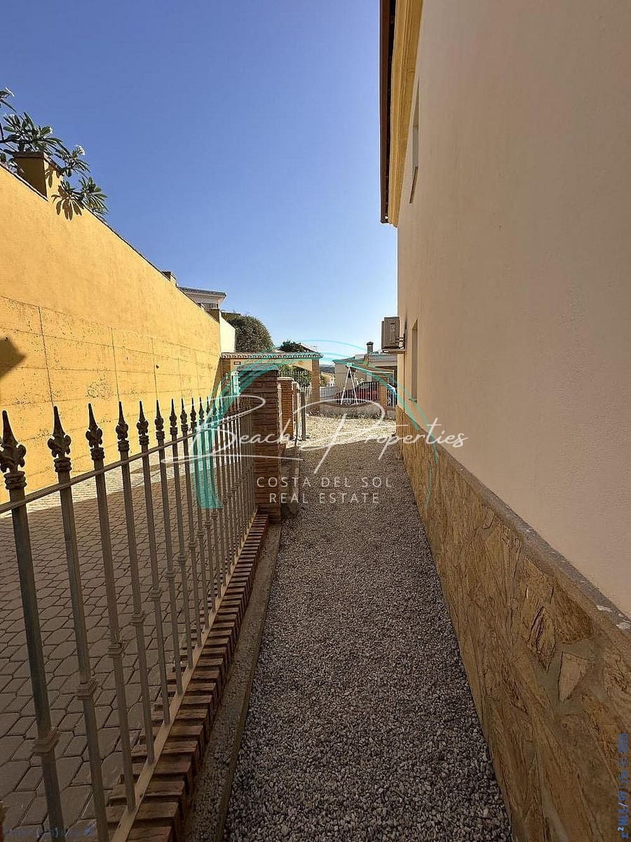 4 soverom Hus til salgs i Algarrobo med svømmebasseng garasje - € 550 000 (Ref: 10144961)