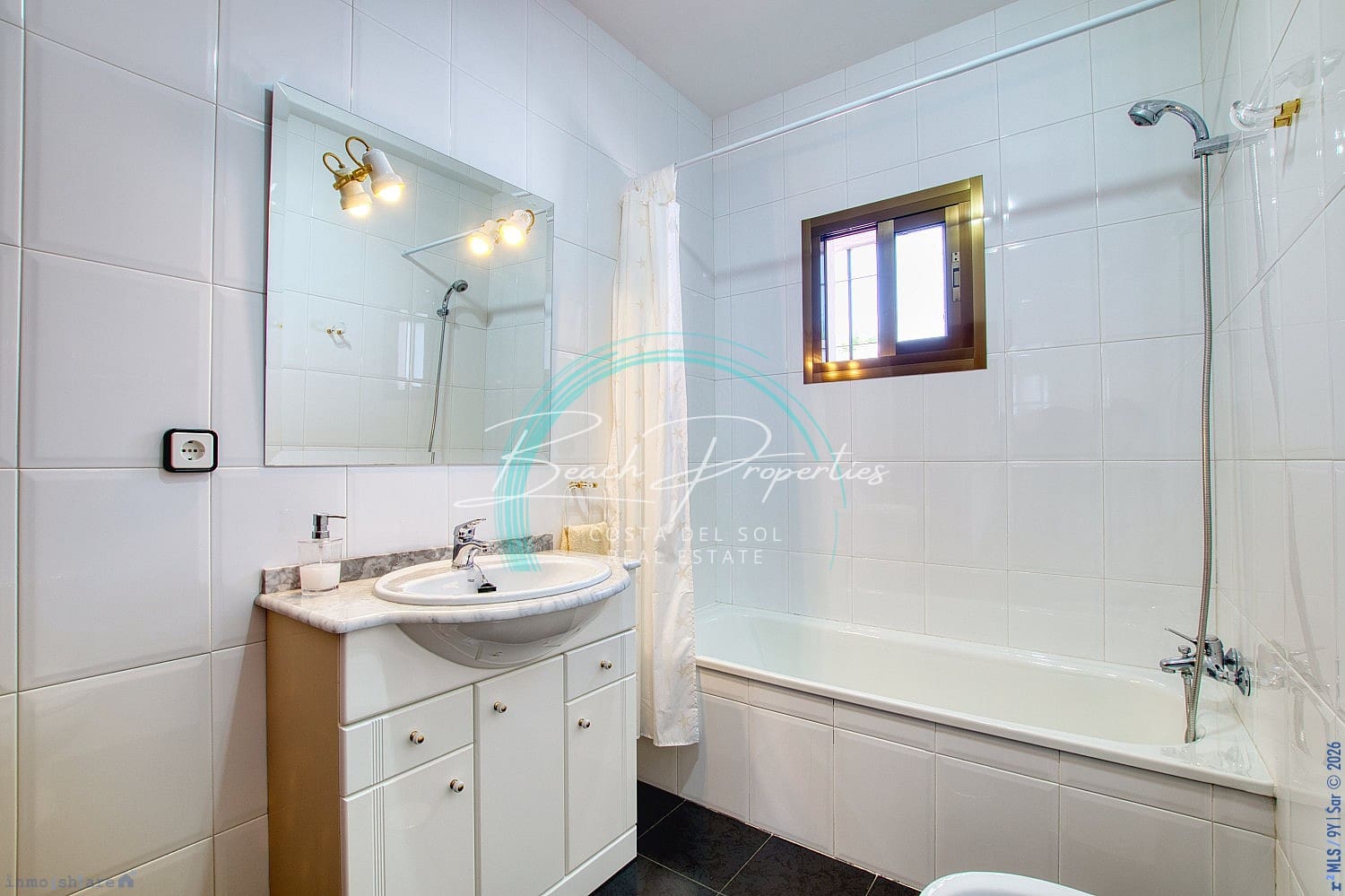 Chalet de 4 habitaciones en Periana en venta con piscina garaje - 440.000 € (Ref: 10166791)
