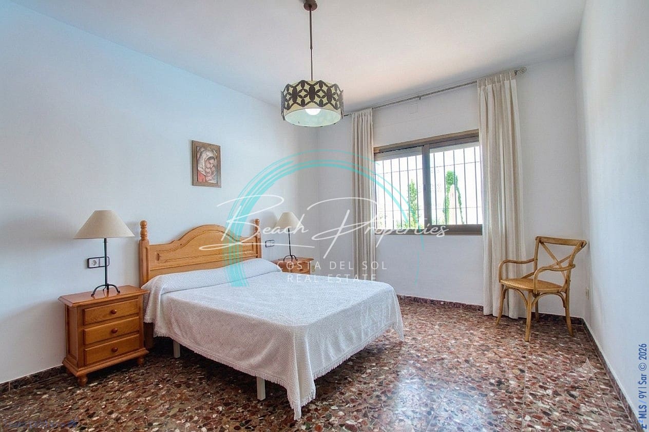 Chalet de 4 habitaciones en Periana en venta con piscina garaje - 440.000 € (Ref: 10166791)