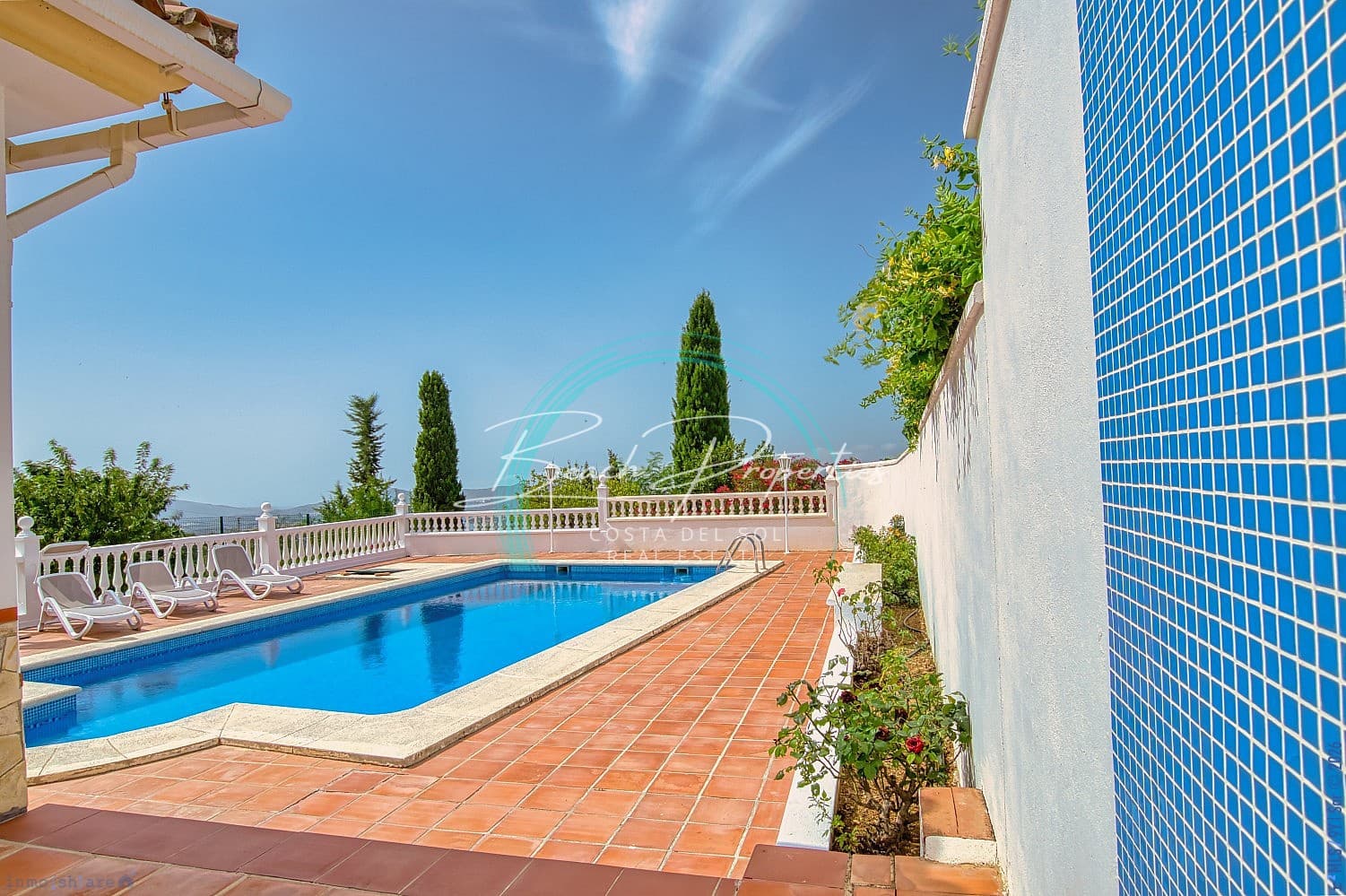 Chalet de 4 habitaciones en Periana en venta con piscina garaje - 440.000 € (Ref: 10166791)