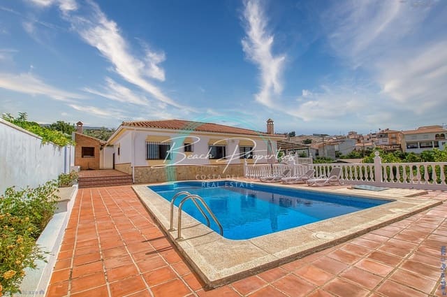 Chalet de 4 habitaciones en Periana en venta con piscina garaje - 440.000 € (Ref: 10166791)
