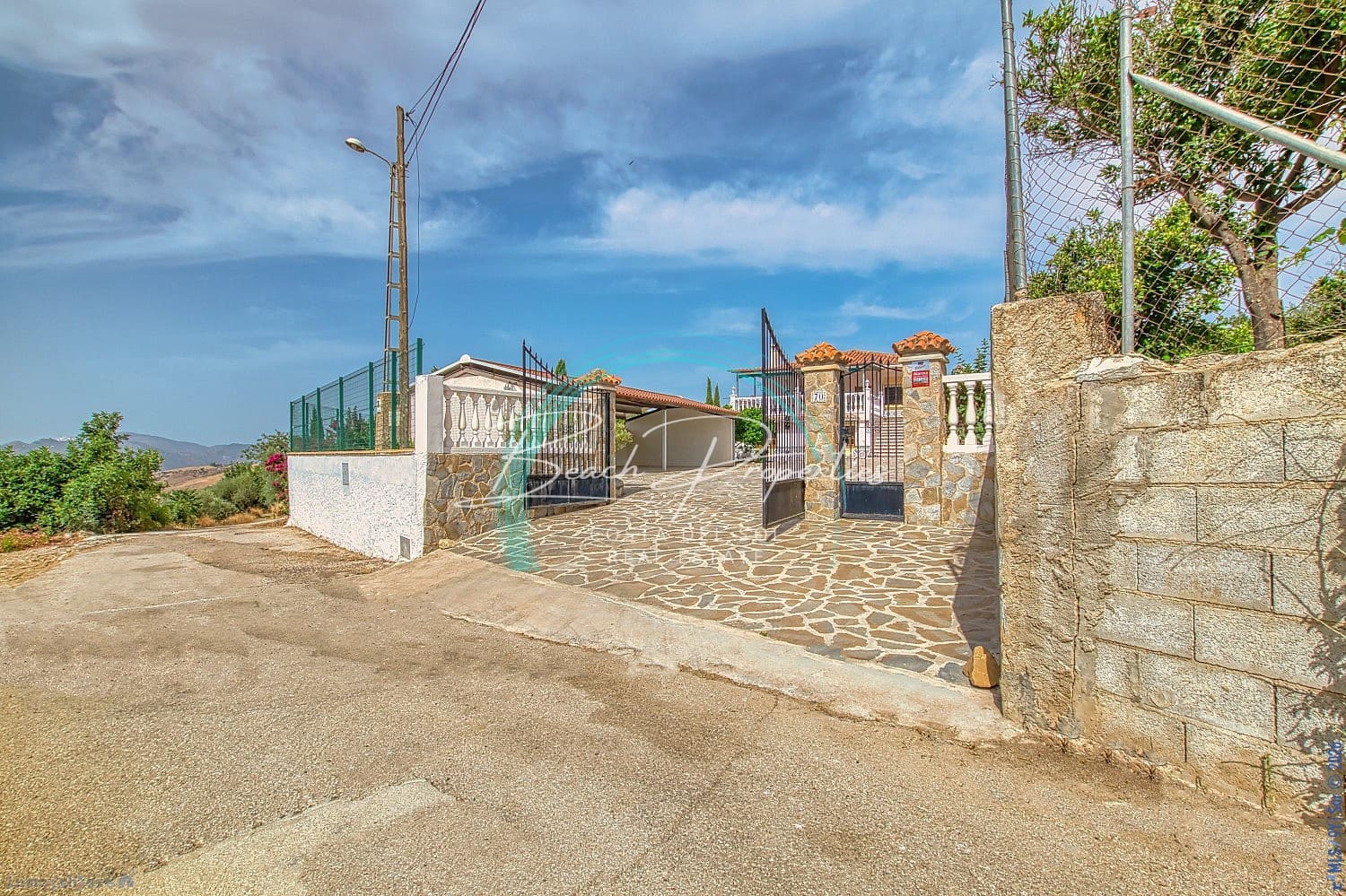 Chalet de 4 habitaciones en Periana en venta con piscina garaje - 440.000 € (Ref: 10166791)
