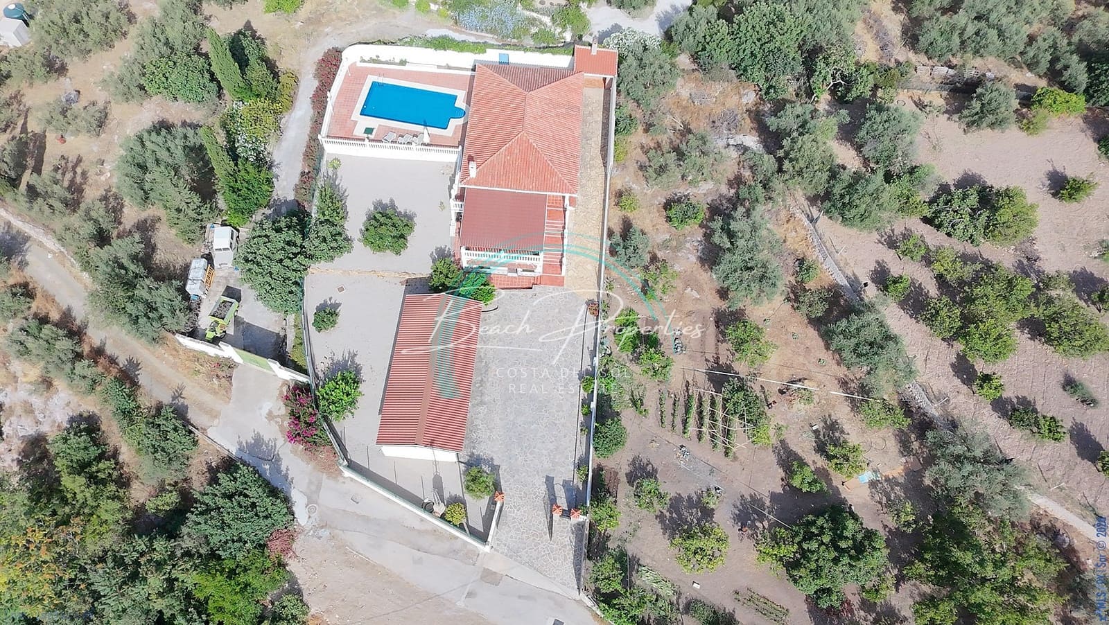 Chalet de 4 habitaciones en Periana en venta con piscina garaje - 440.000 € (Ref: 10166791)