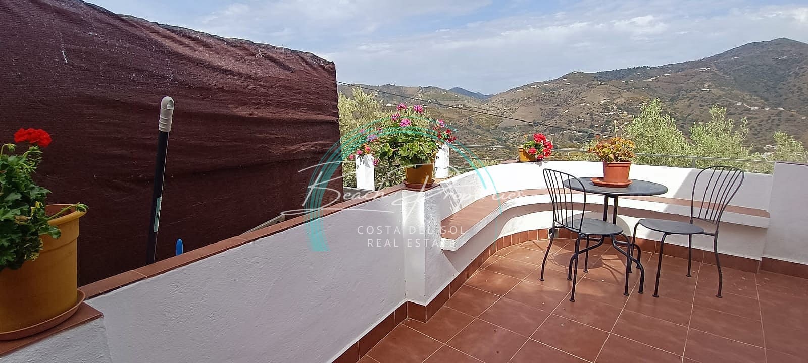 2 soveværelse Byhus til leje i Torrox med swimmingpool garage - € 850 (Ref: 7917866)