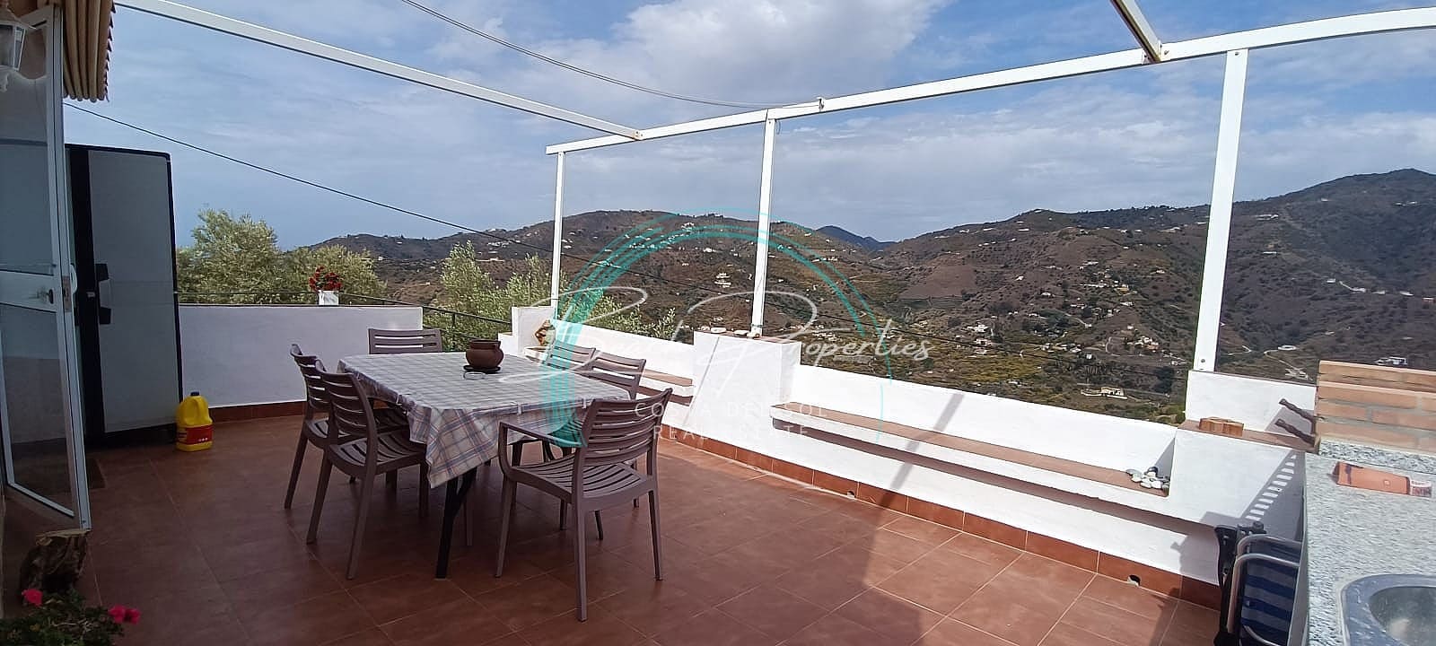 2 soveværelse Byhus til leje i Torrox med swimmingpool garage - € 850 (Ref: 7917866)