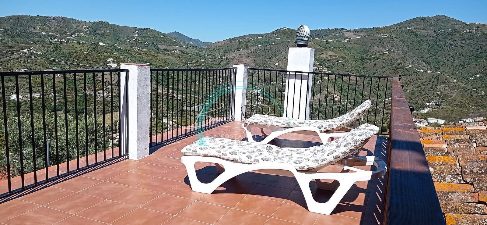 2 soveværelse Byhus til leje i Torrox med swimmingpool garage - € 850 (Ref: 7917866)