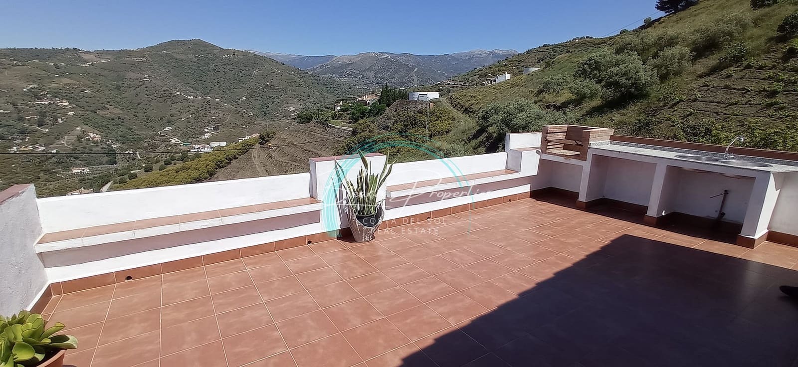 2 soveværelse Byhus til leje i Torrox med swimmingpool garage - € 850 (Ref: 7917866)