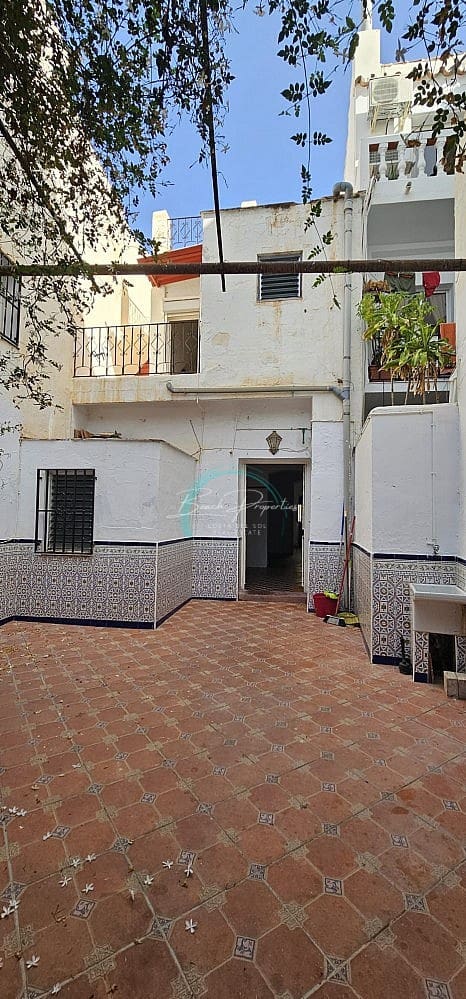 3 bedroom Villa for sale in Nerja - € 740,000 (Ref: 7925159)