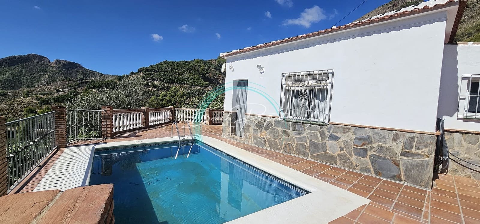 3 sovrum Villa till salu i Nerja med pool garage - 450 000 € (Ref: 7925173)