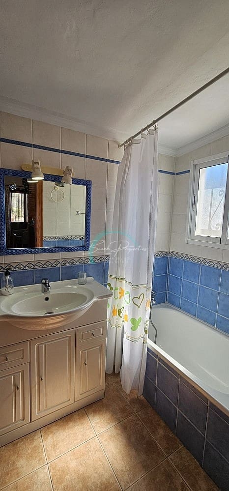 3 sovrum Villa till salu i Nerja med pool garage - 450 000 € (Ref: 7925173)