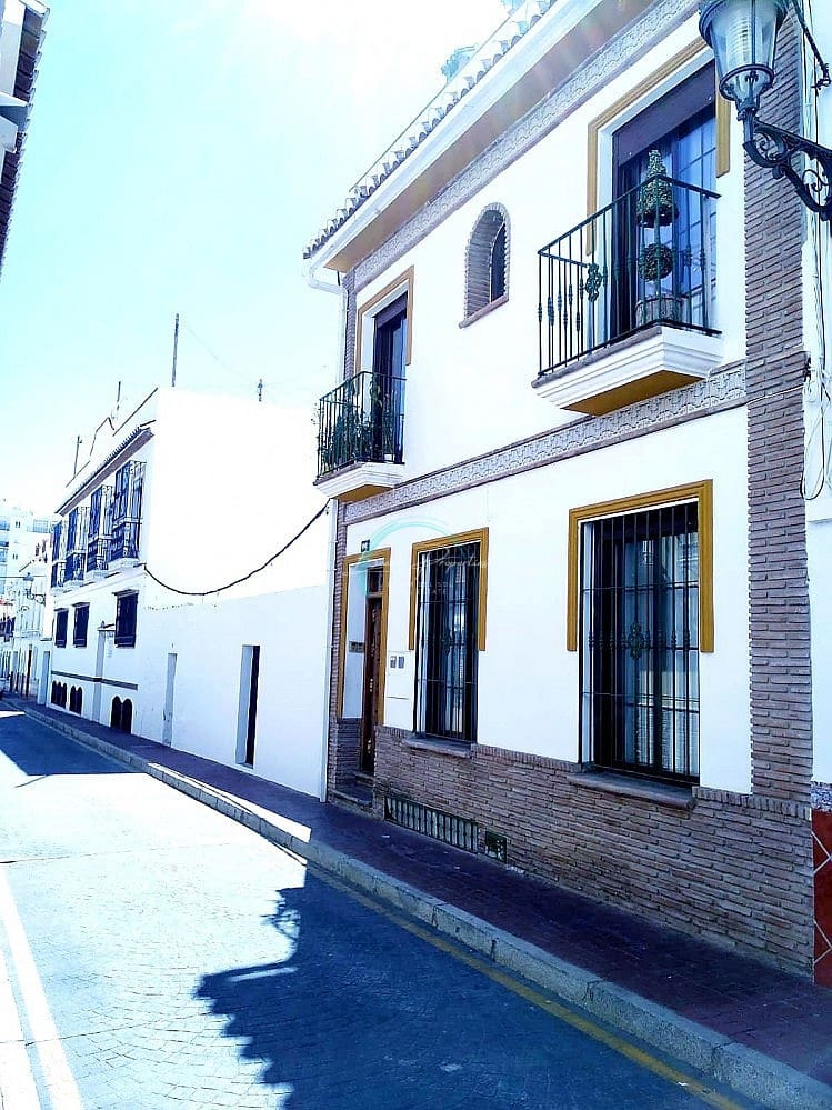 4 soverom Villa til salgs i Nerja - € 465 000 (Ref: 7968734)