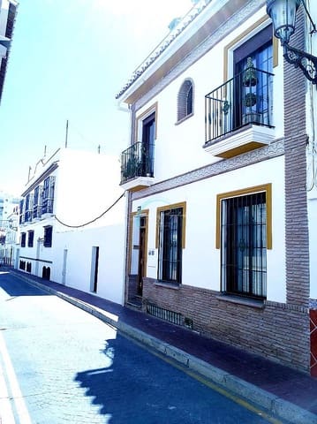 4 soverom Villa til salgs i Centro, Nerja - € 465 000 (Ref: 7968734)