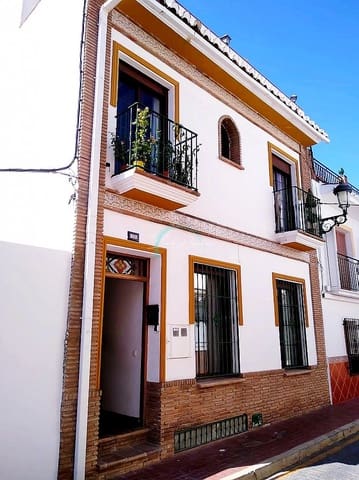 4 soverom Villa til salgs i Centro, Nerja - € 465 000 (Ref: 7968734)